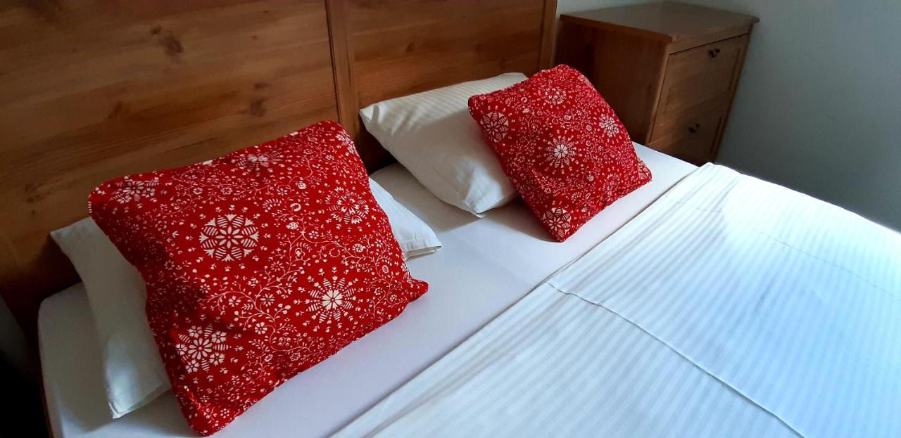 Vila Fenix B&B Ruzomberok Bagian luar foto