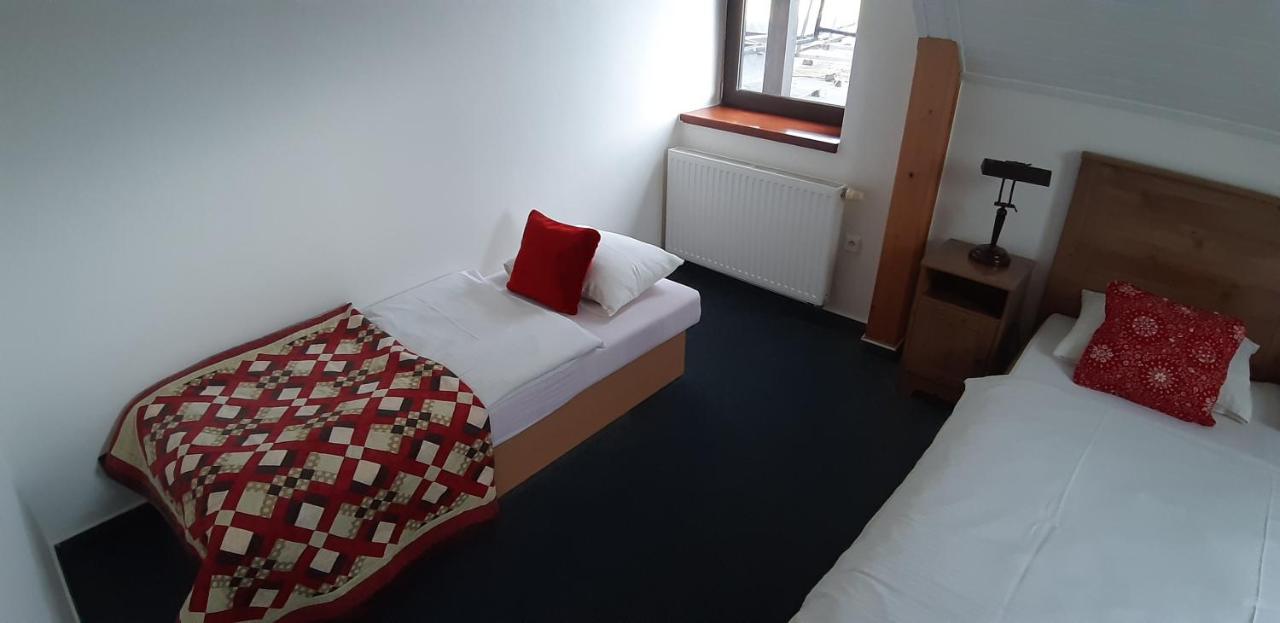 Vila Fenix B&B Ruzomberok Bagian luar foto