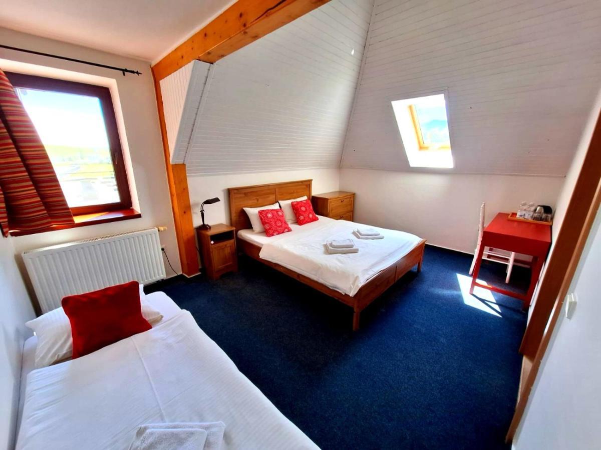 Vila Fenix B&B Ruzomberok Bagian luar foto
