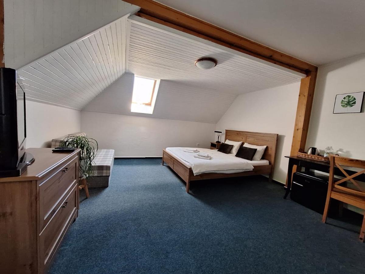 Vila Fenix B&B Ruzomberok Bagian luar foto