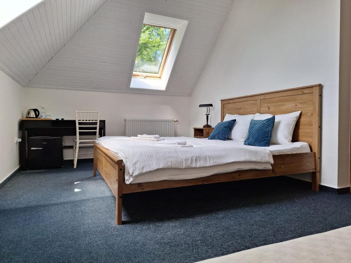 Vila Fenix B&B Ruzomberok Bagian luar foto