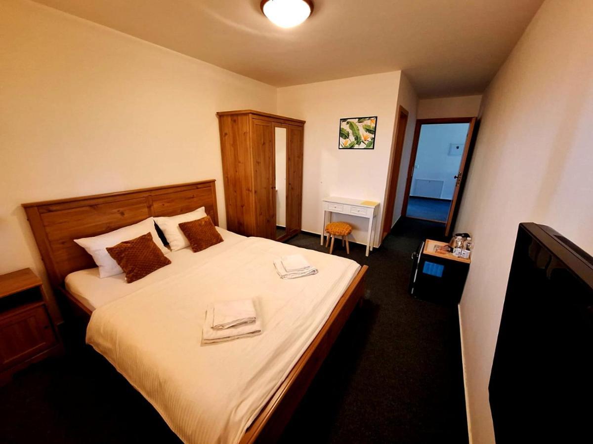 Vila Fenix B&B Ruzomberok Bagian luar foto