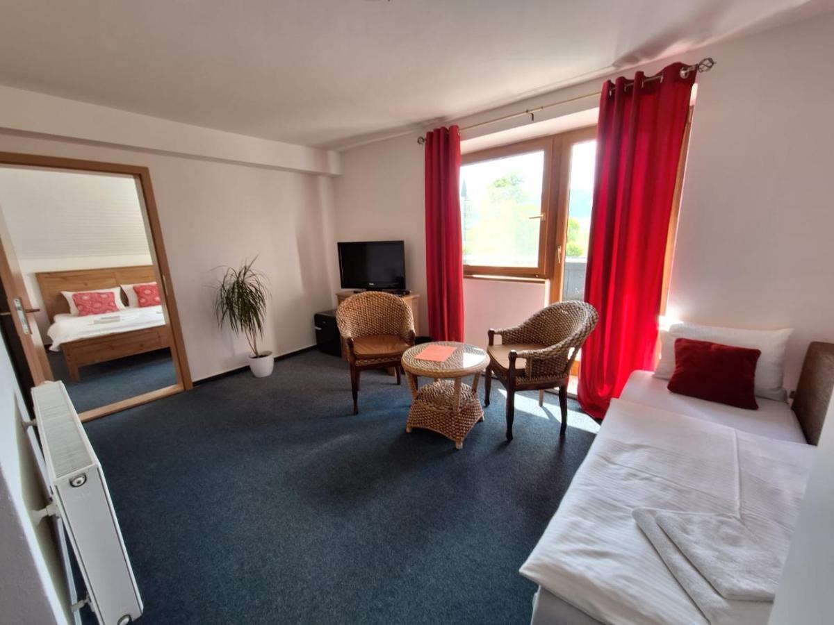Vila Fenix B&B Ruzomberok Bagian luar foto