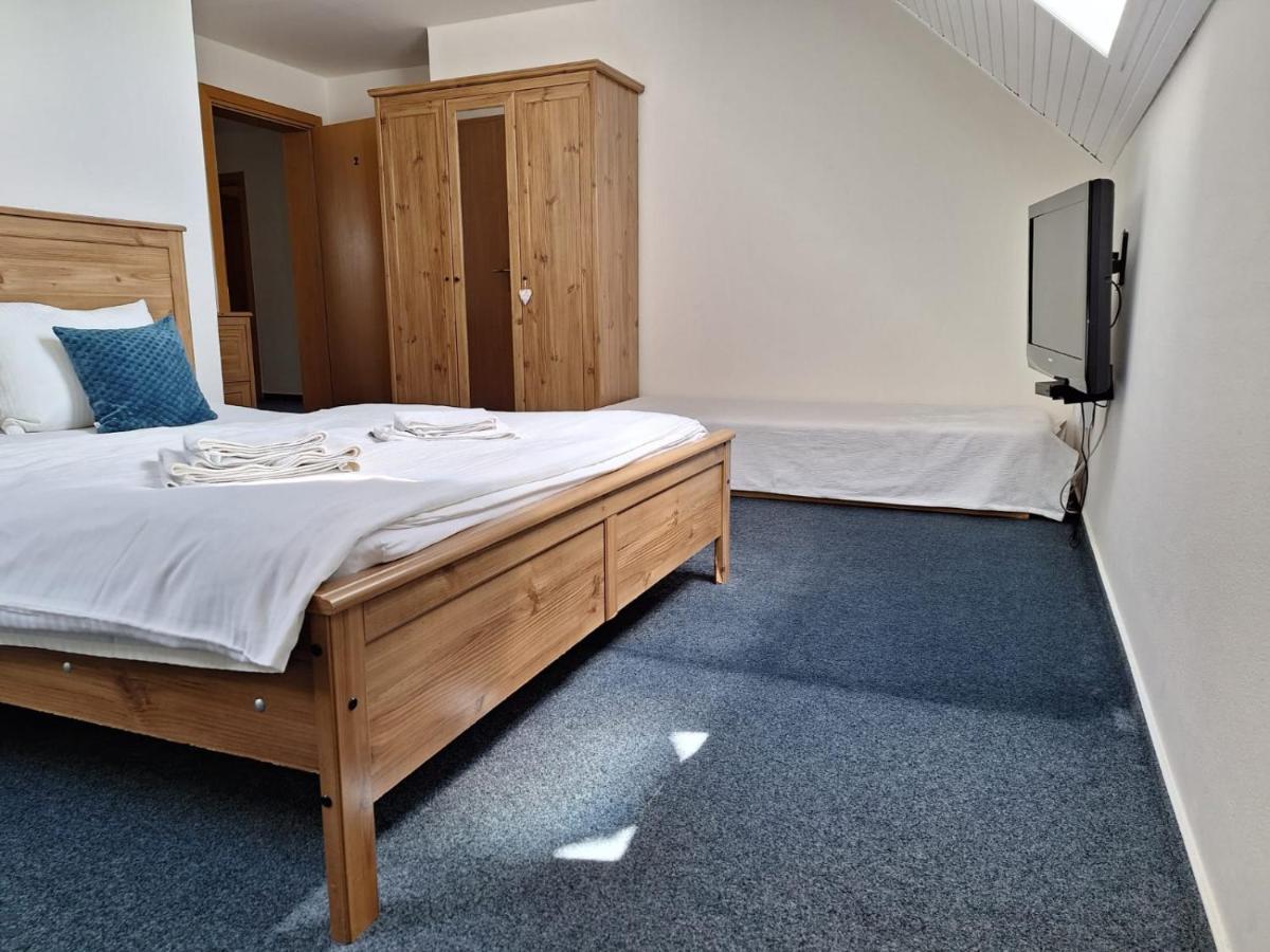 Vila Fenix B&B Ruzomberok Bagian luar foto