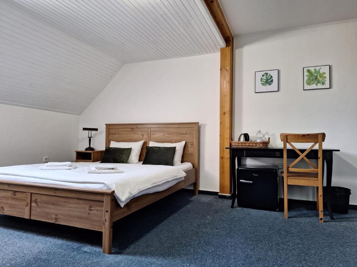 Vila Fenix B&B Ruzomberok Bagian luar foto